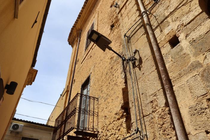 Image No.2-5 Bed Property for sale