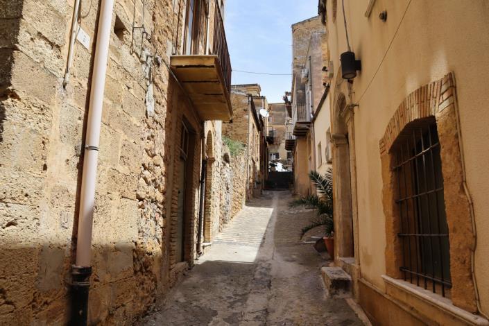 Image No.3-5 Bed Property for sale