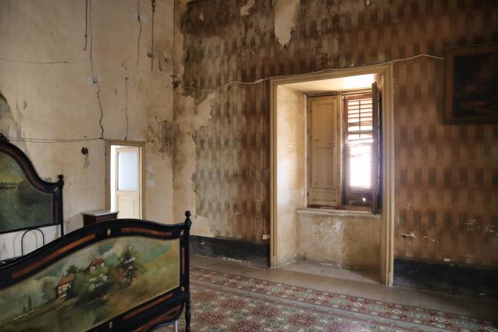 Image No.55-5 Bed Property for sale