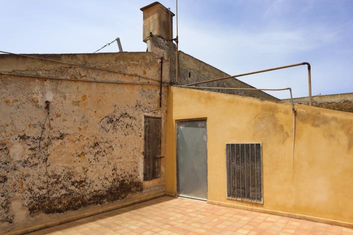 Image No.60-5 Bed Property for sale