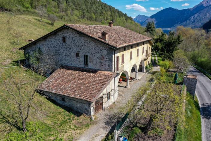 Image No.9-Propriété de 8 chambres à vendre à Idro