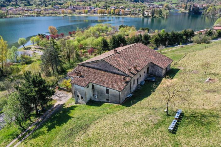 Image No.10-Propriété de 8 chambres à vendre à Idro