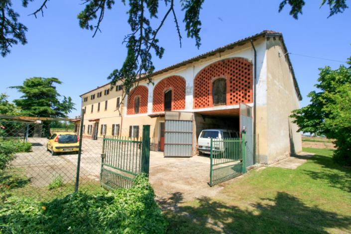 Image No.2-Maison de campagne de 3 chambres à vendre à Casale Monferrato