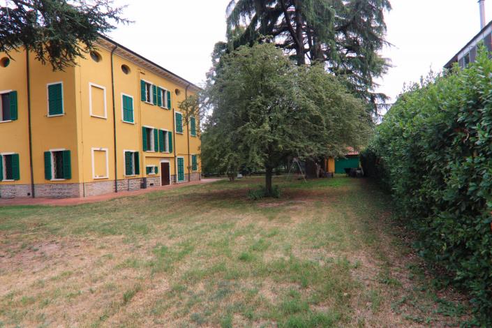 Image No.3-8 Bed Villa for sale