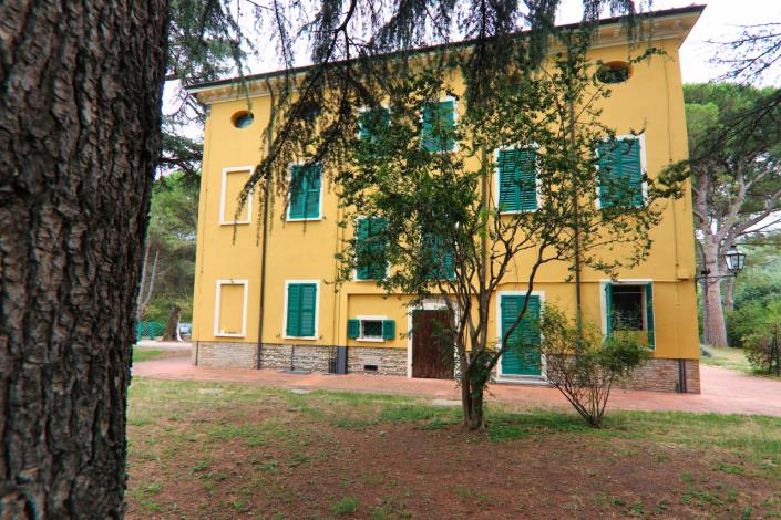 Image No.5-8 Bed Villa for sale