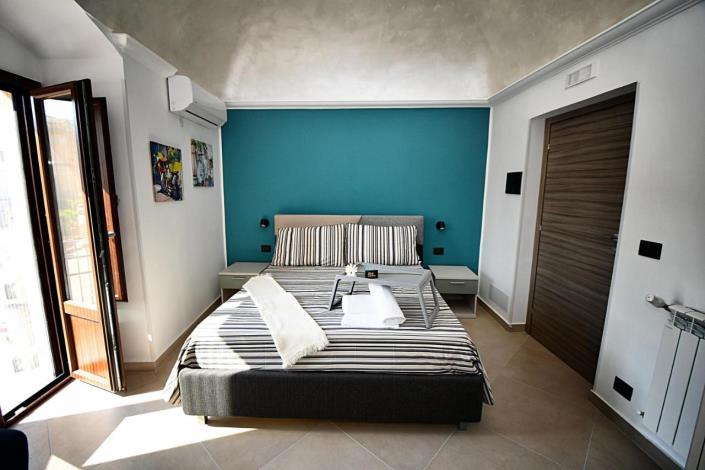 Image No.12-4 Bed Apartment for sale