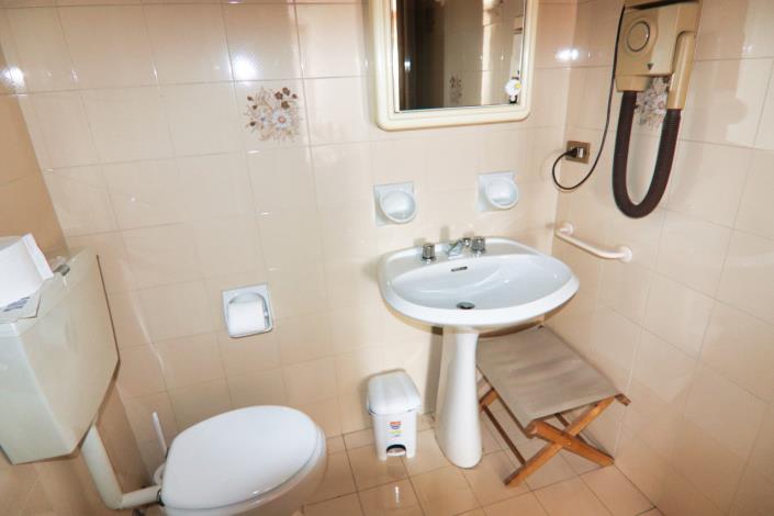 Image No.41-10 Bed Hotel for sale