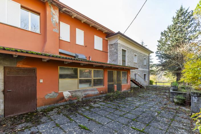 Image No.11-10 Bed Hotel for sale