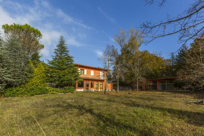 Image No.4-10 Bed Hotel for sale