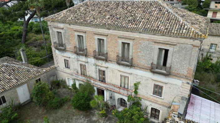Image No.10-Villa de 11 chambres à vendre à Calabre