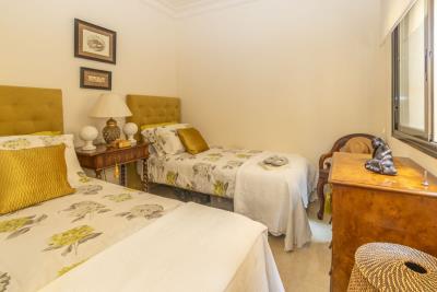 12-53013098fcab6c38b1379cd33298e050