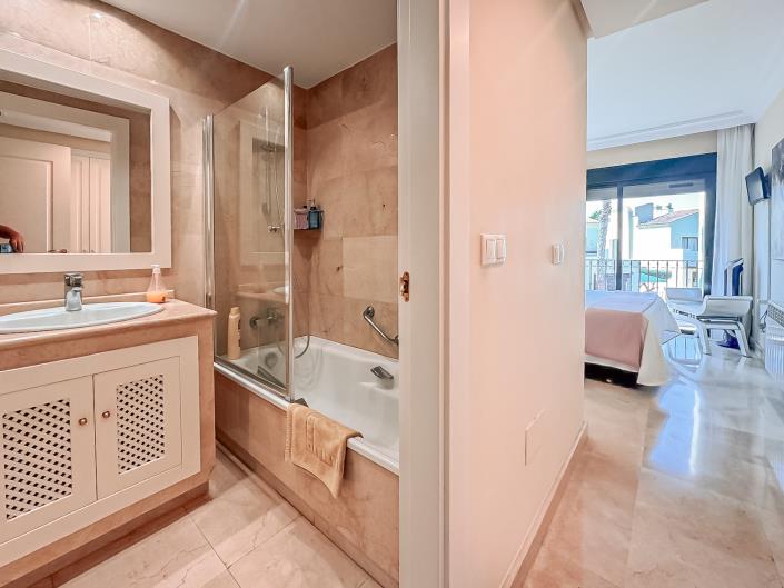 Image No.14-3 Bed Apartment for sale