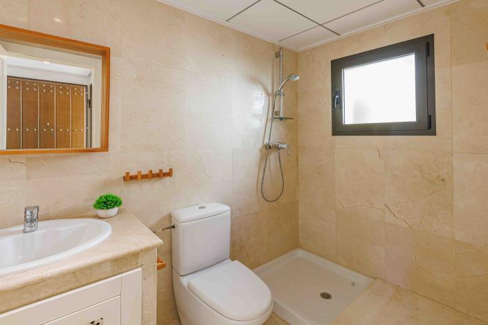 Image No.8-2 Bed Townhouse for sale