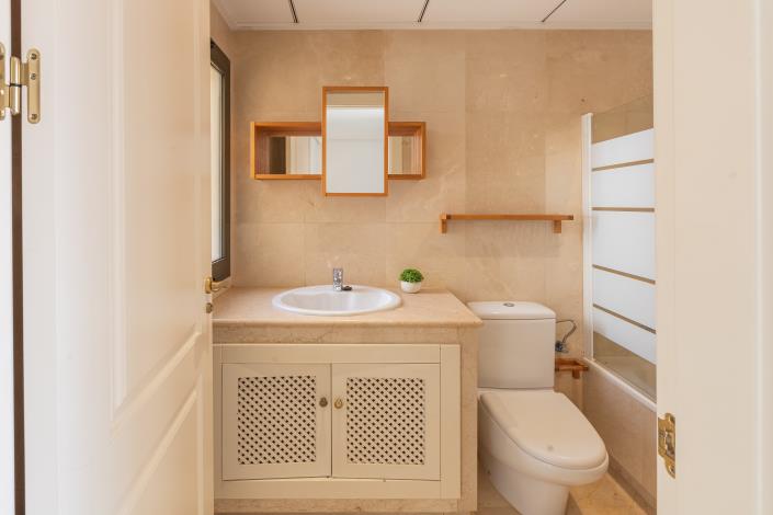 Image No.11-2 Bed Townhouse for sale