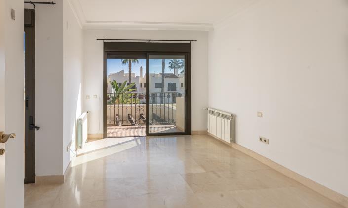 Image No.13-2 Bed Townhouse for sale