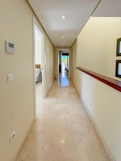 Image No.35-4 Bed Villa / Detached for sale