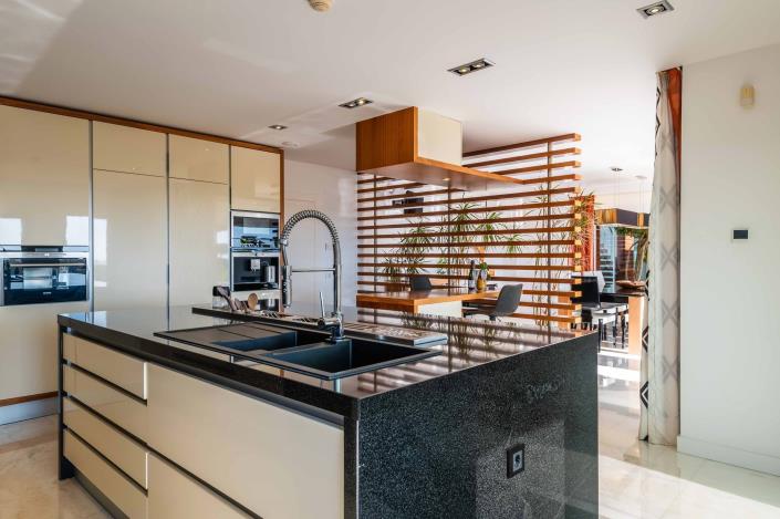 Image No.18-4 Bed Villa / Detached for sale