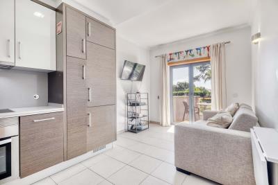 8_bfb67504-50f0-4f21-b90e-edab0e482fde