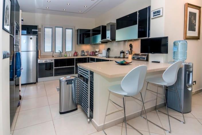 Image No.4-Villa de 4 chambres à vendre à Neon Chorion