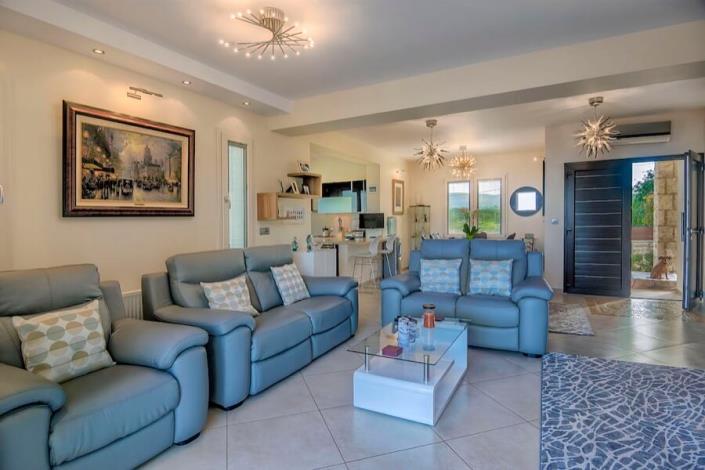 Image No.8-Villa de 4 chambres à vendre à Neon Chorion