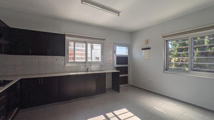 Image No.19-2 Bed Property for sale