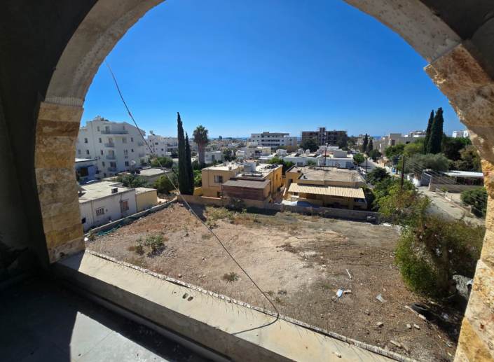 Image No.19-12 Bed Property for sale