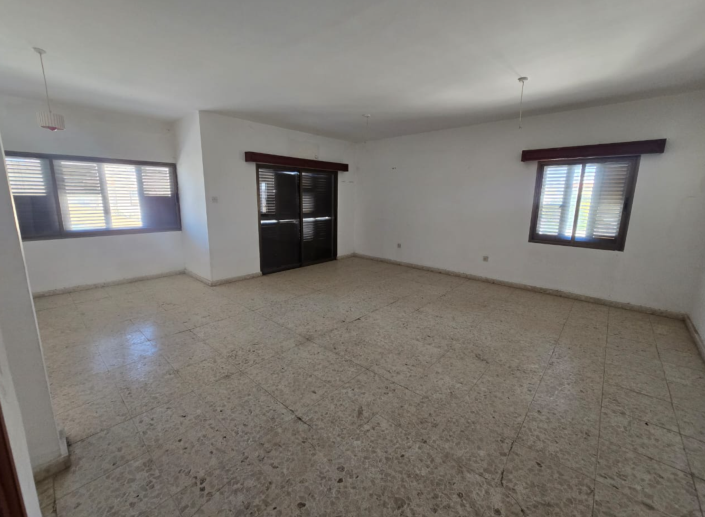 Image No.6-12 Bed Property for sale