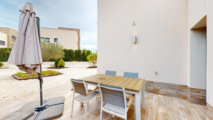 Image No.3-4 Bed Villa for sale