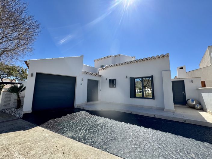 Image No.6-3 Bed Villa for sale