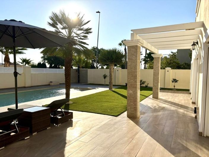 Image No.10-4 Bed Villa for sale