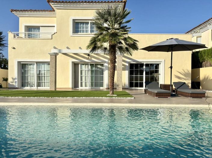 Image No.3-4 Bed Villa for sale