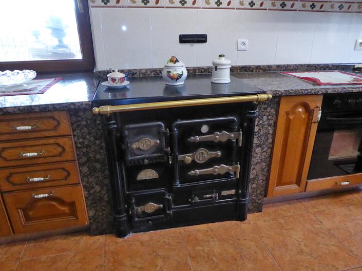 Image No.12-9 Bed Semi-Detached for sale