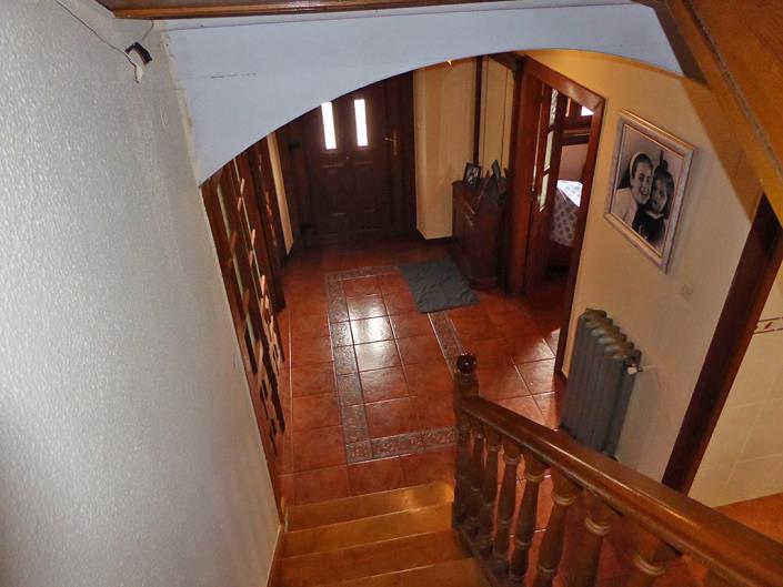 Image No.19-9 Bed Semi-Detached for sale