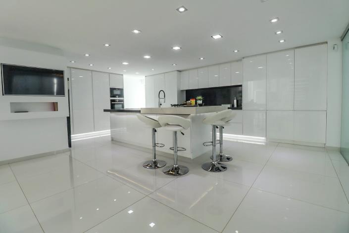 Image No.9-7 Bed Villa / Detached for sale