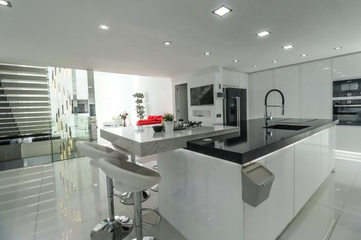 Image No.11-7 Bed Villa / Detached for sale