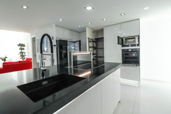 Image No.12-7 Bed Villa / Detached for sale