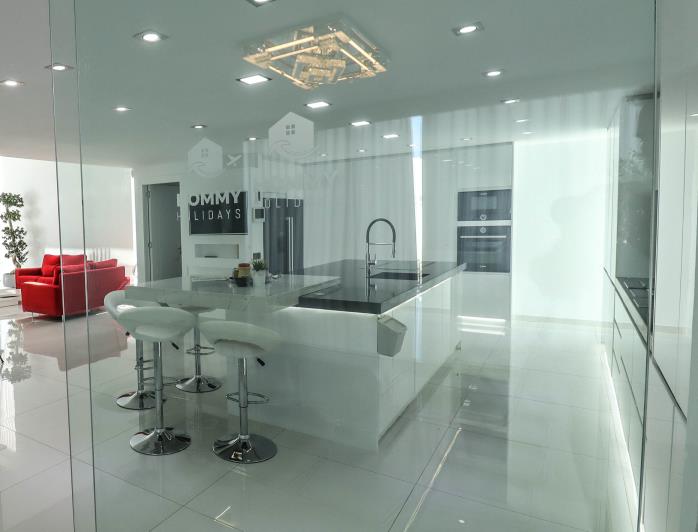 Image No.16-7 Bed Villa / Detached for sale