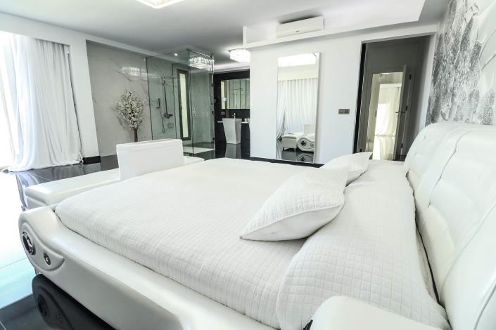 Image No.30-7 Bed Villa / Detached for sale