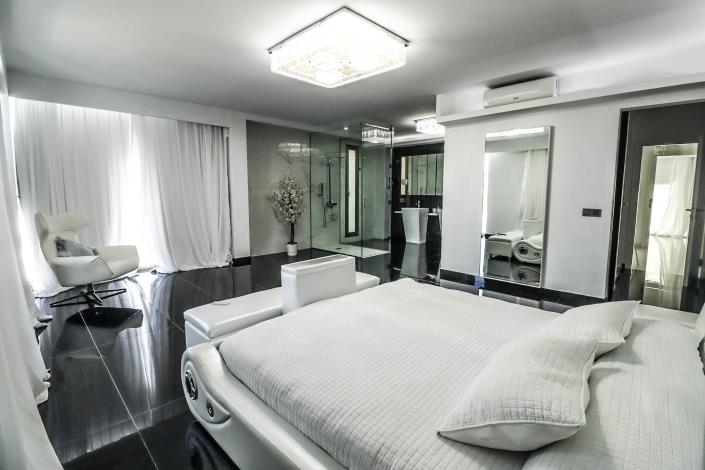 Image No.31-7 Bed Villa / Detached for sale