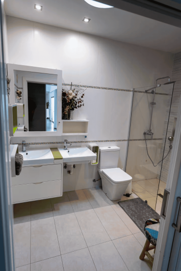 Image No.28-4 Bed Chalet for sale