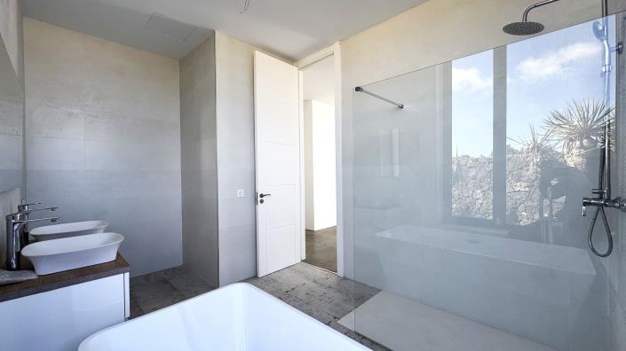 Image No.28-3 Bed Chalet for sale