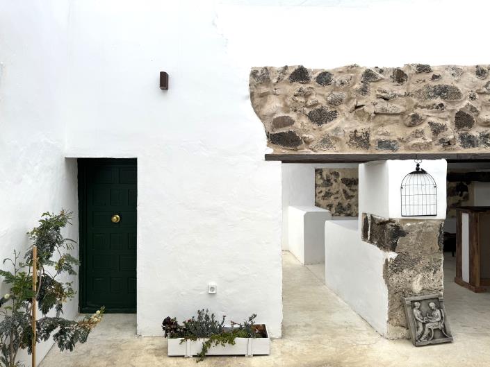 Image No.3-6 Bed Hotel for sale