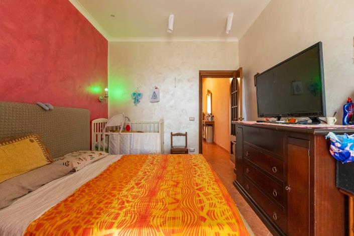 Image No.15-3 Bed House for sale