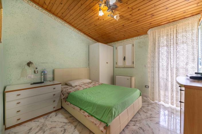 Image No.19-3 Bed House for sale