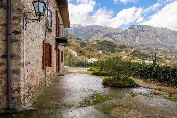 Image No.12-5 Bed Villa for sale