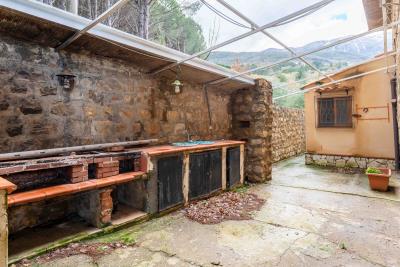 V569-ampia-proprieta-immersa-nel-verde--13-