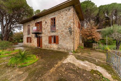 V569-ampia-proprieta-immersa-nel-verde--16-