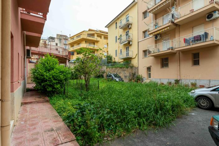 Image No.16-1 Bed House for sale