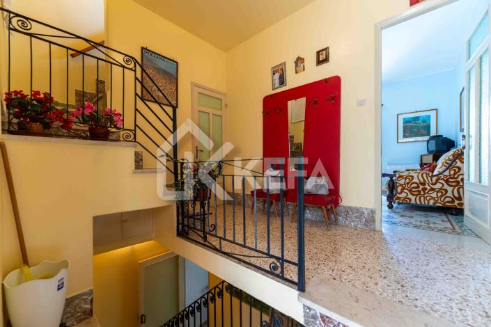 Image No.10-1 Bed Townhouse for sale