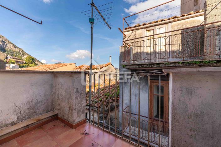 Image No.18-1 Bed Townhouse for sale